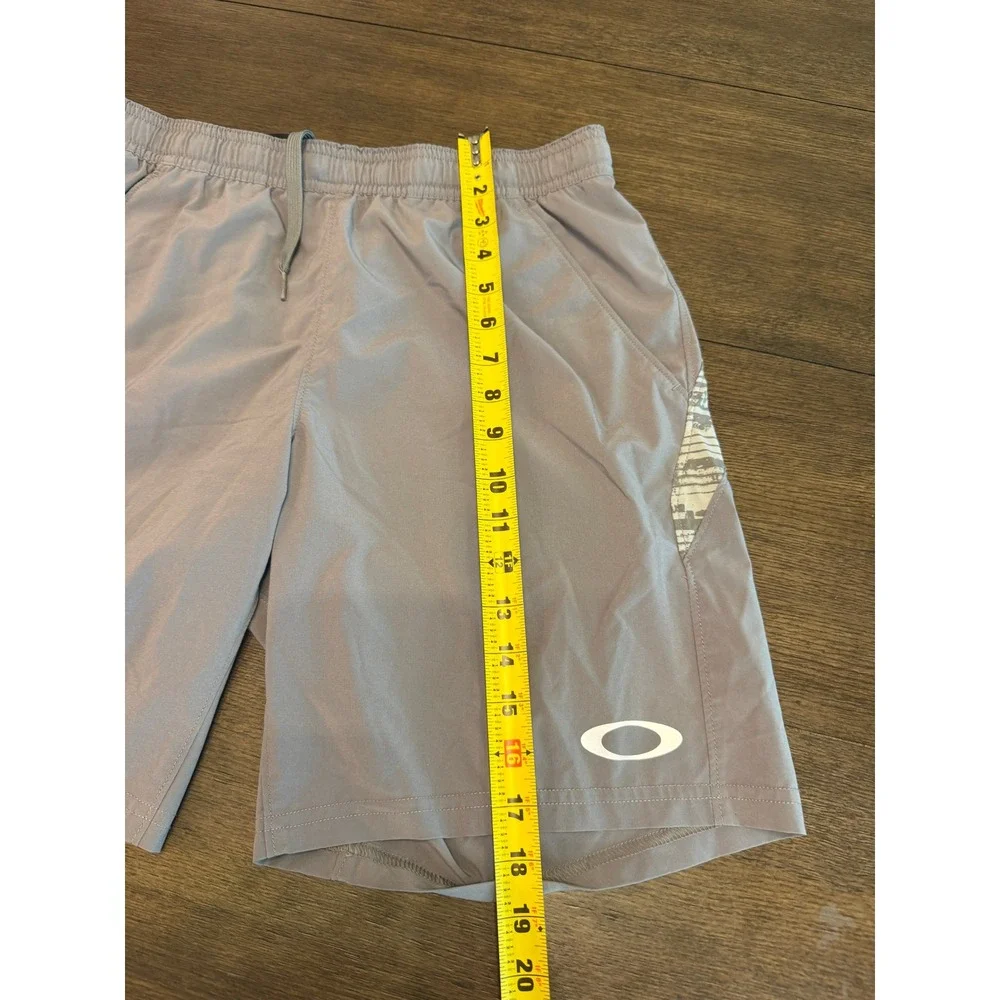Oakley Mens Gray Graphic Board Shorts Swim Trunks Size Medium Training Surfing